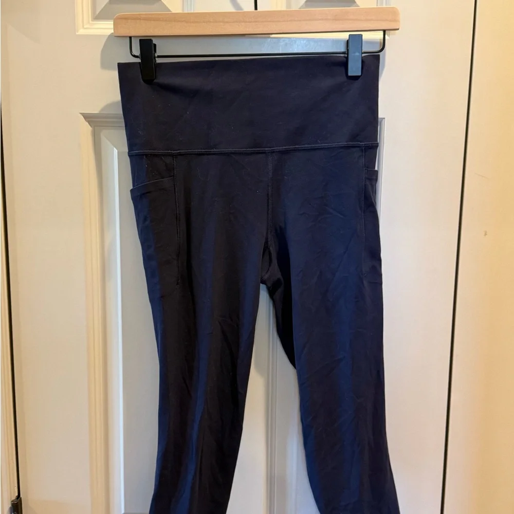 Athleta salutation stash pocket capri leggings - Picture 2 of 3